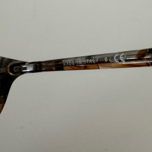 EYEGLASSES - Picture 6 of 9